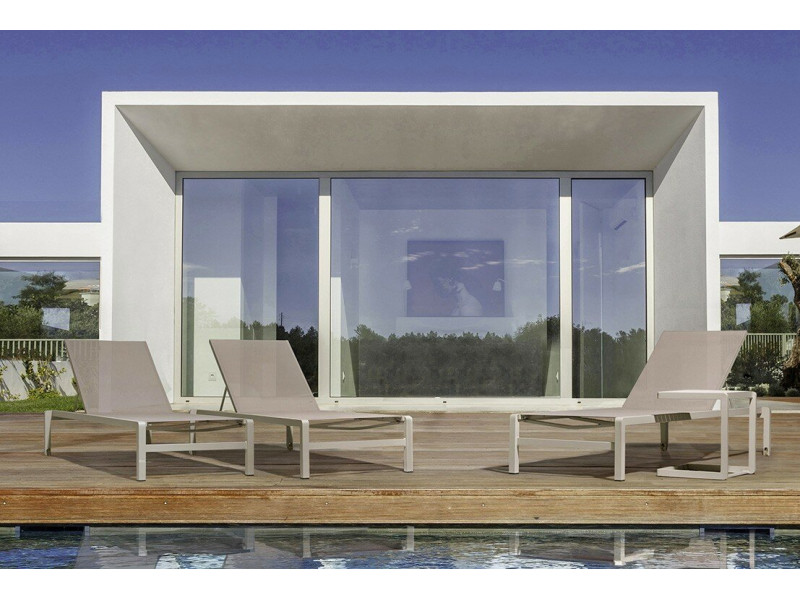 KONNOR-Table carré pour bain de soleil