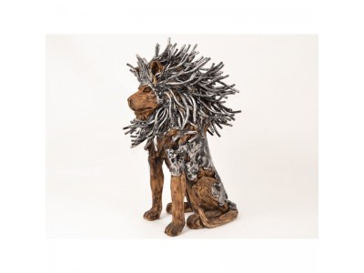 LION-Statue assise