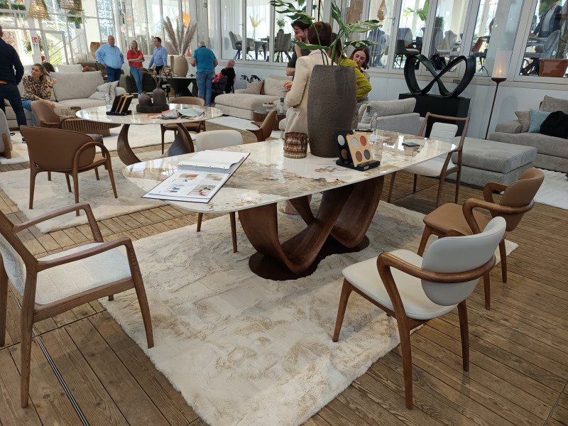 LYRA-Table ovale fixe PIED RUBAN
